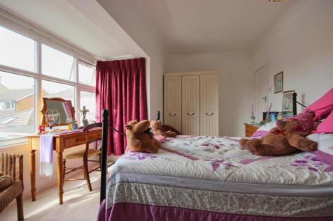 BEDROOM 1 (FRONT)