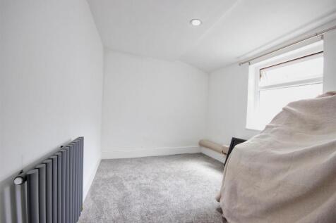 BEDROOM 3 (REAR)