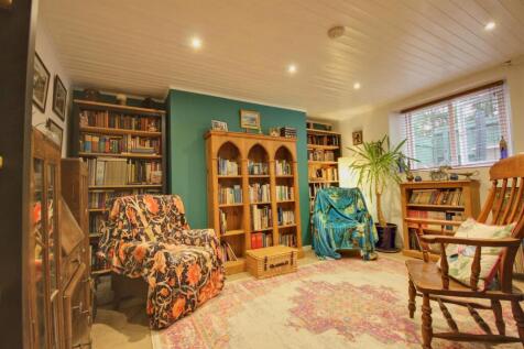 BEDROOM 6/SNUG