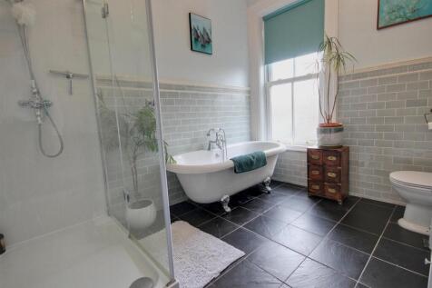 BATHROOM/W.C.