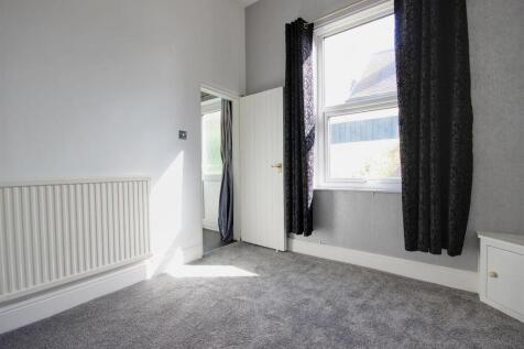 BEDROOM 6 (or SNUG)
