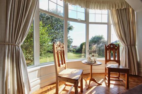 SITTING/DINING ROOM