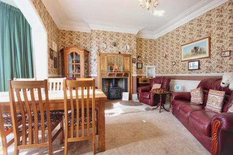 SITTING/DINING ROOM