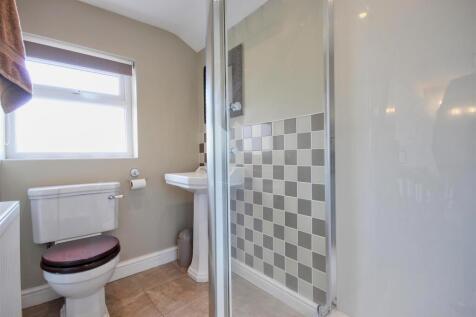 SHOWER ROOM/W.C.