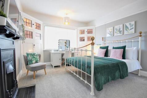 BEDROOM 1 (REAR)