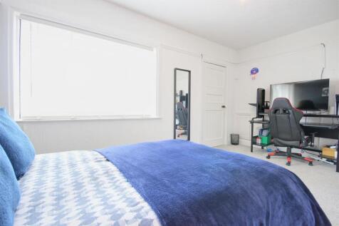 BEDROOM 3 (REAR)