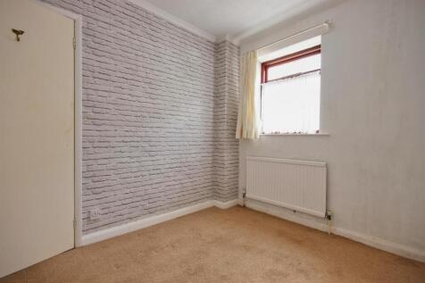 BEDROOM 2 (FRONT)