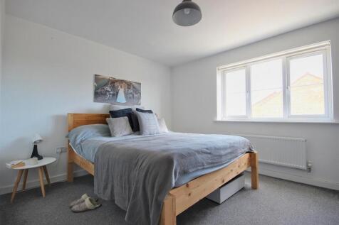 BEDROOM 1 (FRONT)