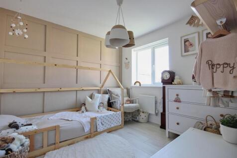 BEDROOM 2 (FRONT)