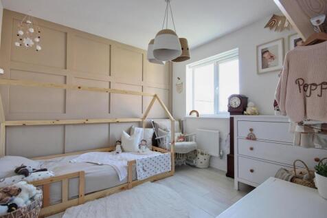 BEDROOM 2 (FRONT)