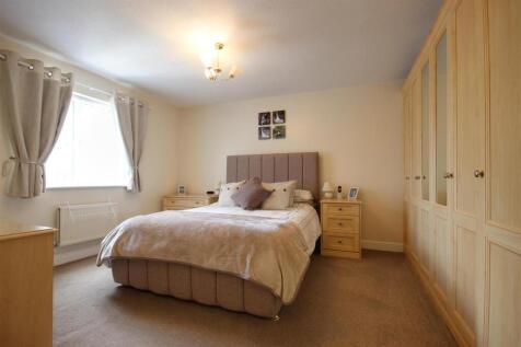 MASTER BEDROOM (front)