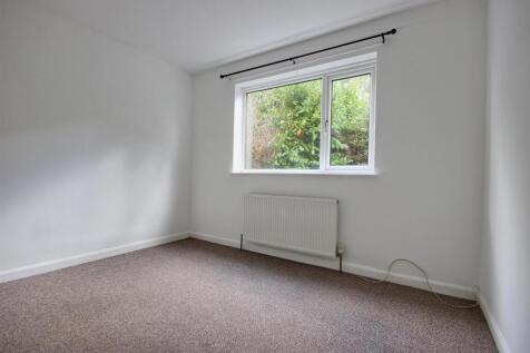 BEDROOM 2 (SIDE)