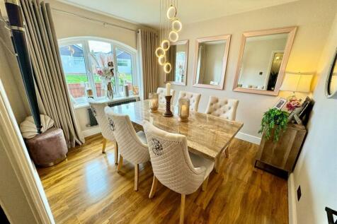 Dining/ Bedroom