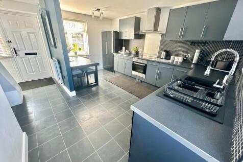 Entrance / Kitchen
