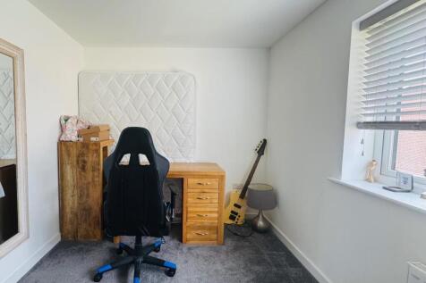 Bedroom 2 (Rear)