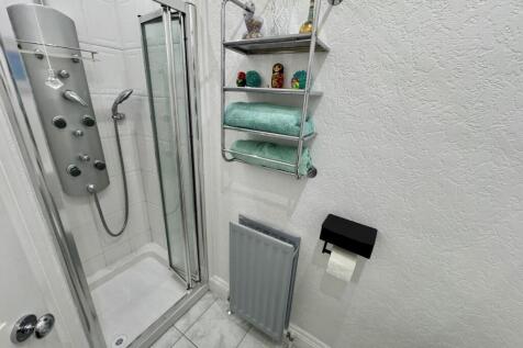 En-Suite Bedroom 1