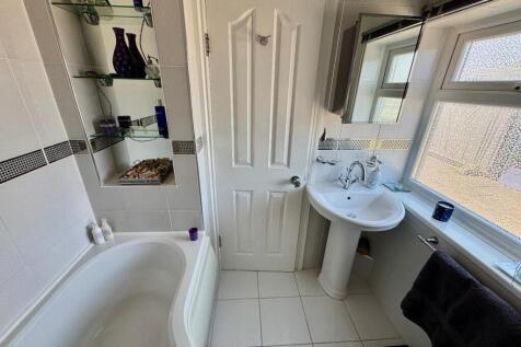 En-suite Bedroom 2