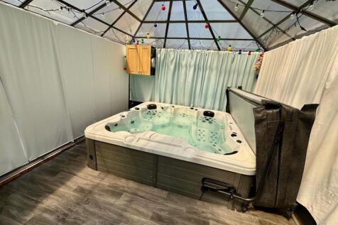 Hot Tub (by separate negotiation)
