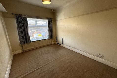BEDROOM 2 ( FRONT)