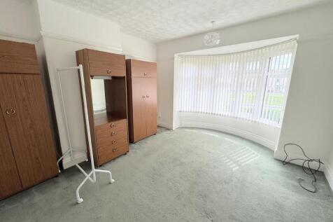 BEDROOM 1 ( FRONT)