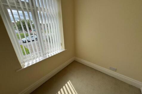 BEDROOM 3 ( FRONT)