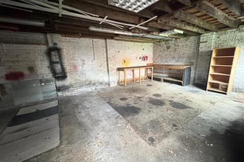 GARAGE / WORKSHOP