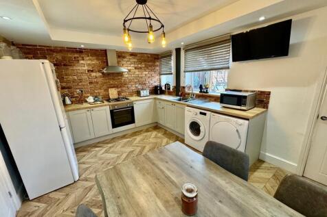 Kitchen/Dining Area