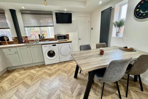 Kitchen/Dining Area