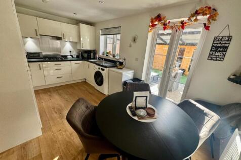 Kitchen/Dining Area