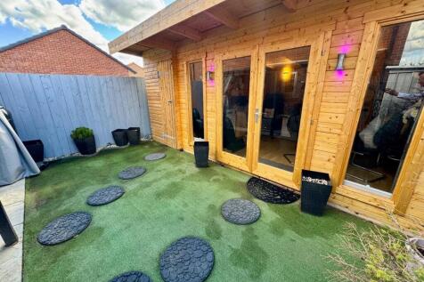 Office/Bar Rear Garden