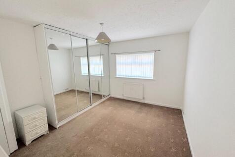BEDROOM ( FRONT)
