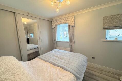 BEDROOM 1 (FRONT)