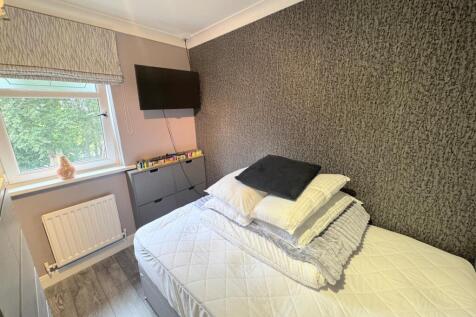 BEDROOM 2 ( REAR)
