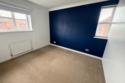 BEDROOM ( FRONT)