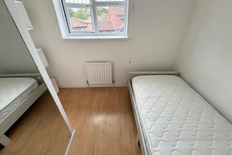 BEDROOM ( FRONT)