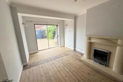 LOUNGE / DINING ROOM