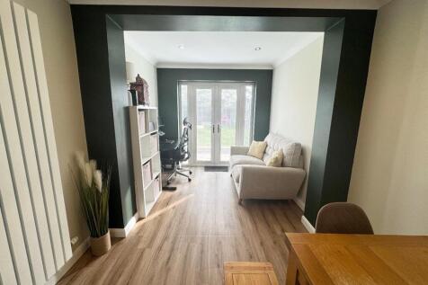 BREAKFAST KITCHEN FAMILY AREA