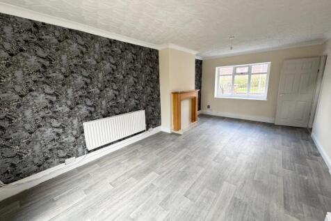 LOUNGE / DINING AREA