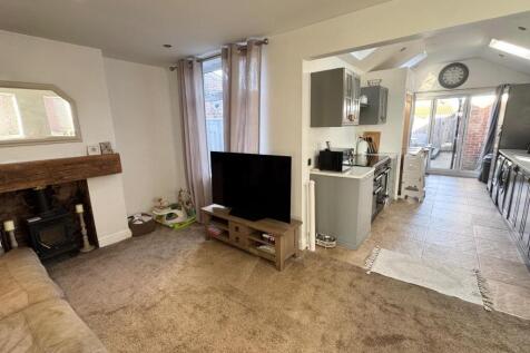 LIVING / DINING / KITCHEN