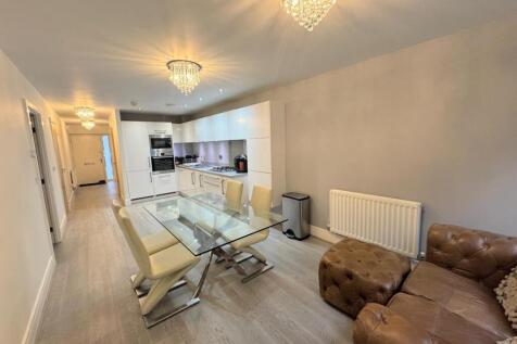 KITCHEN / DINING AREA