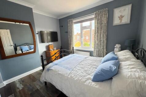 Bedroom (Rear)