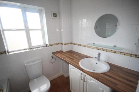 1. bathroom.JPG