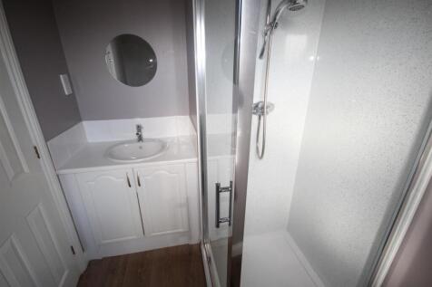 1. ensuite.JPG