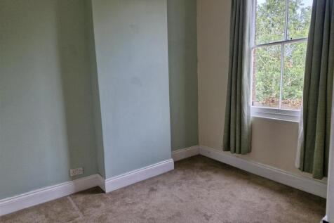 back bedroom 3.jpg