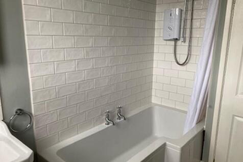 bathroom 3.jpg