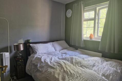 Bed2.jpg