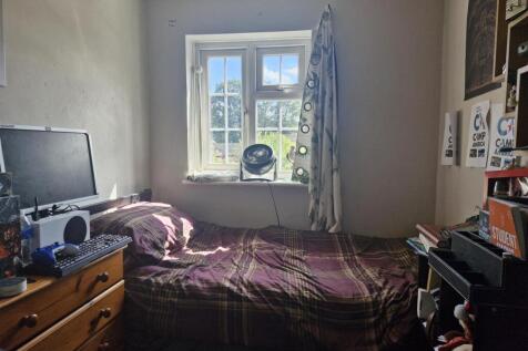 Bed3.jpg