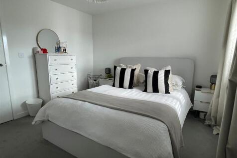 bedroom new 1.jpg
