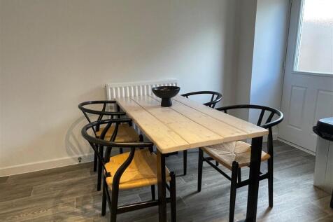 table & chairs.jpg
