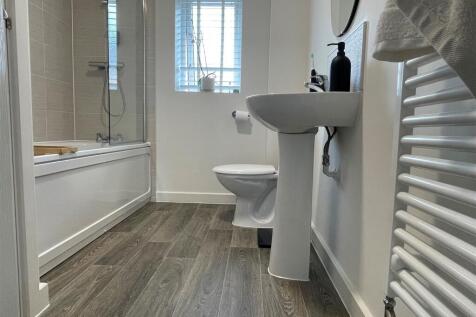 bathroom 2.jpg